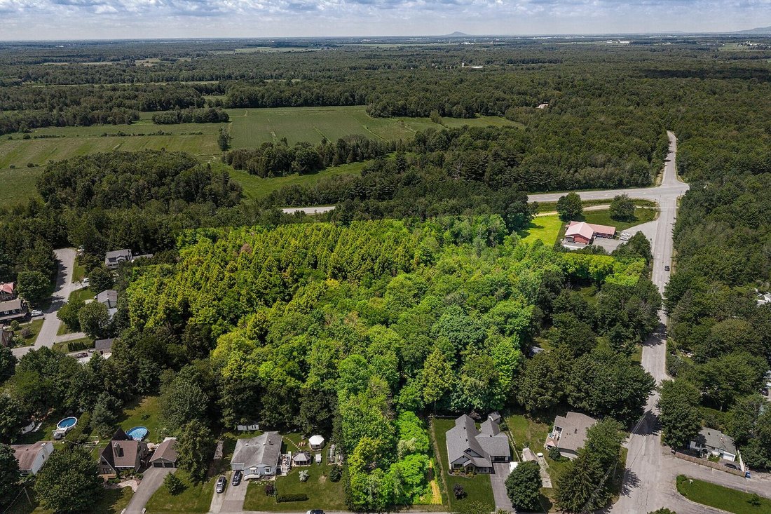 Land in Bromont, Quebec, Canada 1 - 18315182