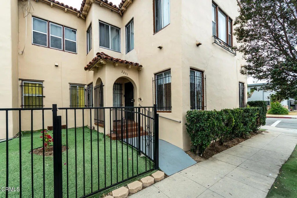 Los Angeles, California, United States 1 - 18316139