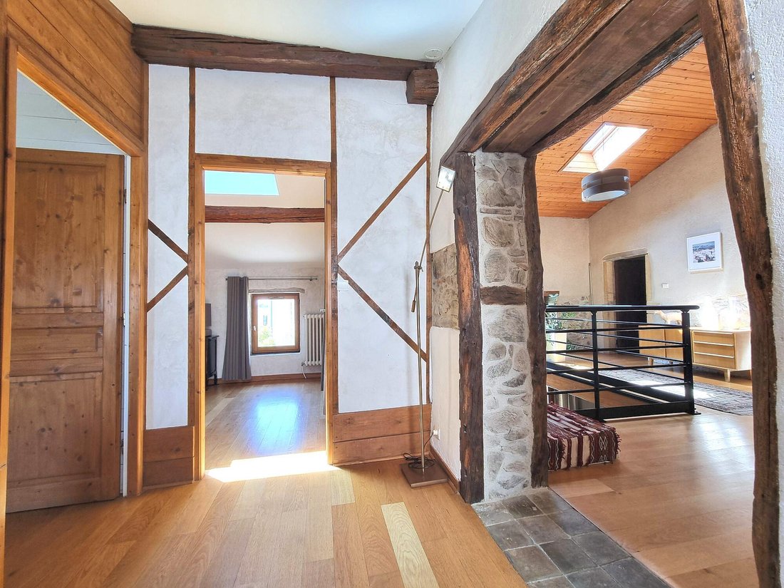 House in Saint-Genis-les-Ollieres, Auvergne-Rhône-Alpes, France 5 - 18315506
