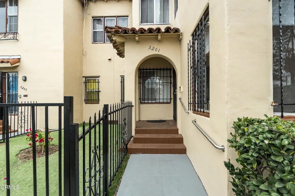 Los Angeles, California, United States 4 - 18316139