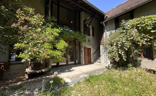 House in Saint-Julien-en-Genevois, Auvergne-Rhône-Alpes, France 1