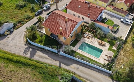 House in Arruda dos Vinhos, Lisbon, Portugal 1