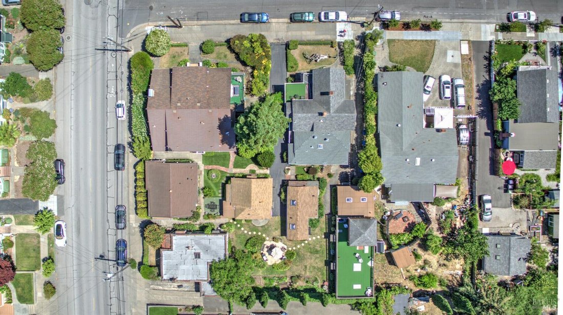 Petaluma, California, United States 4 - 18316732