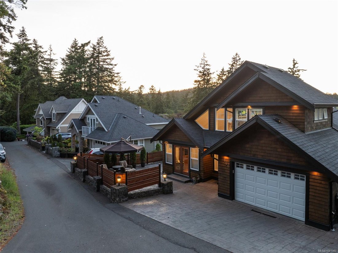House in View Royal, British Columbia, Canada 2 - 18316718
