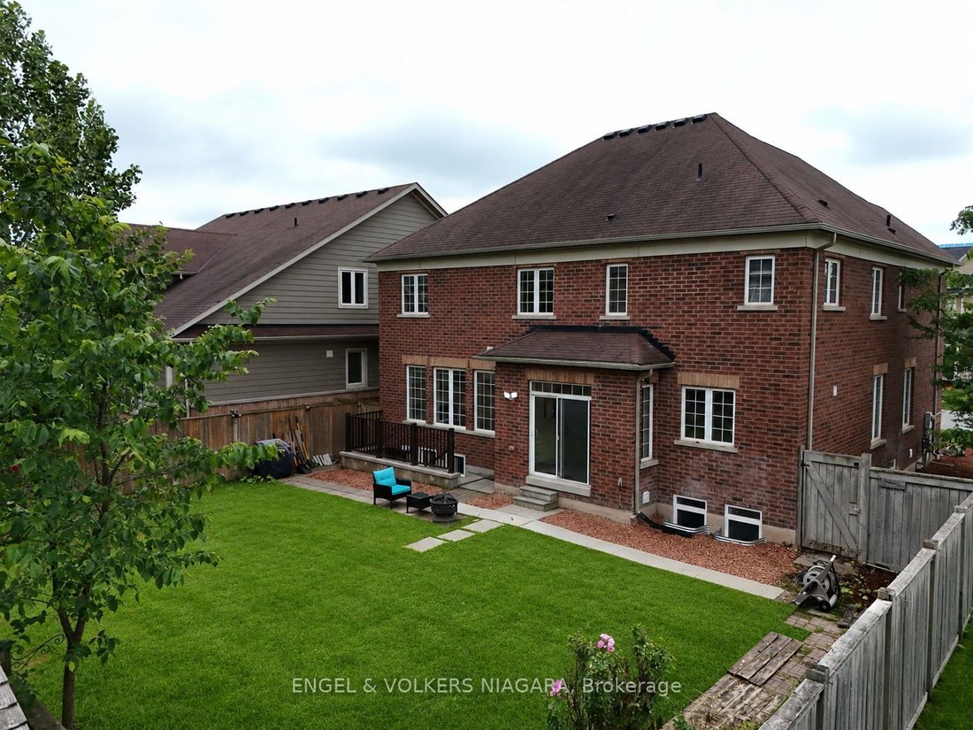 House in Niagara Falls, Ontario, Canada 4 - 18316697