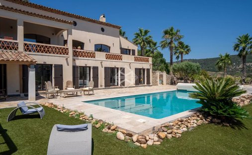 Villa in Le Plan-de-la-Tour, Provence-Alpes-Côte d'Azur, France 1