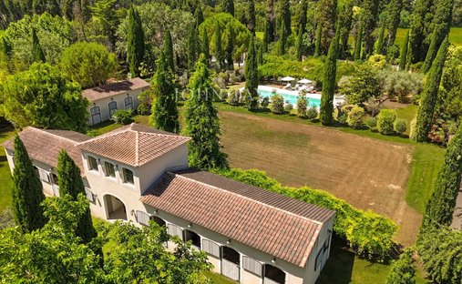 Estate in Eygalières, Provence-Alpes-Côte d'Azur, France 1
