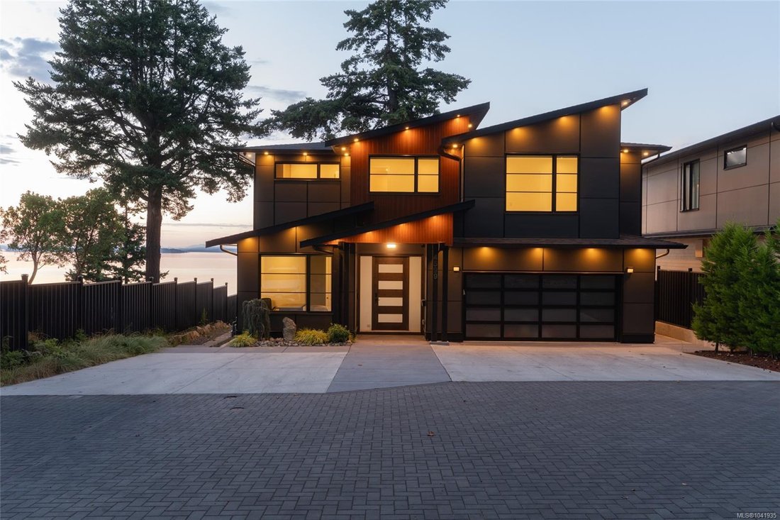 House in Saanich, British Columbia, Canada 1 - 18316720
