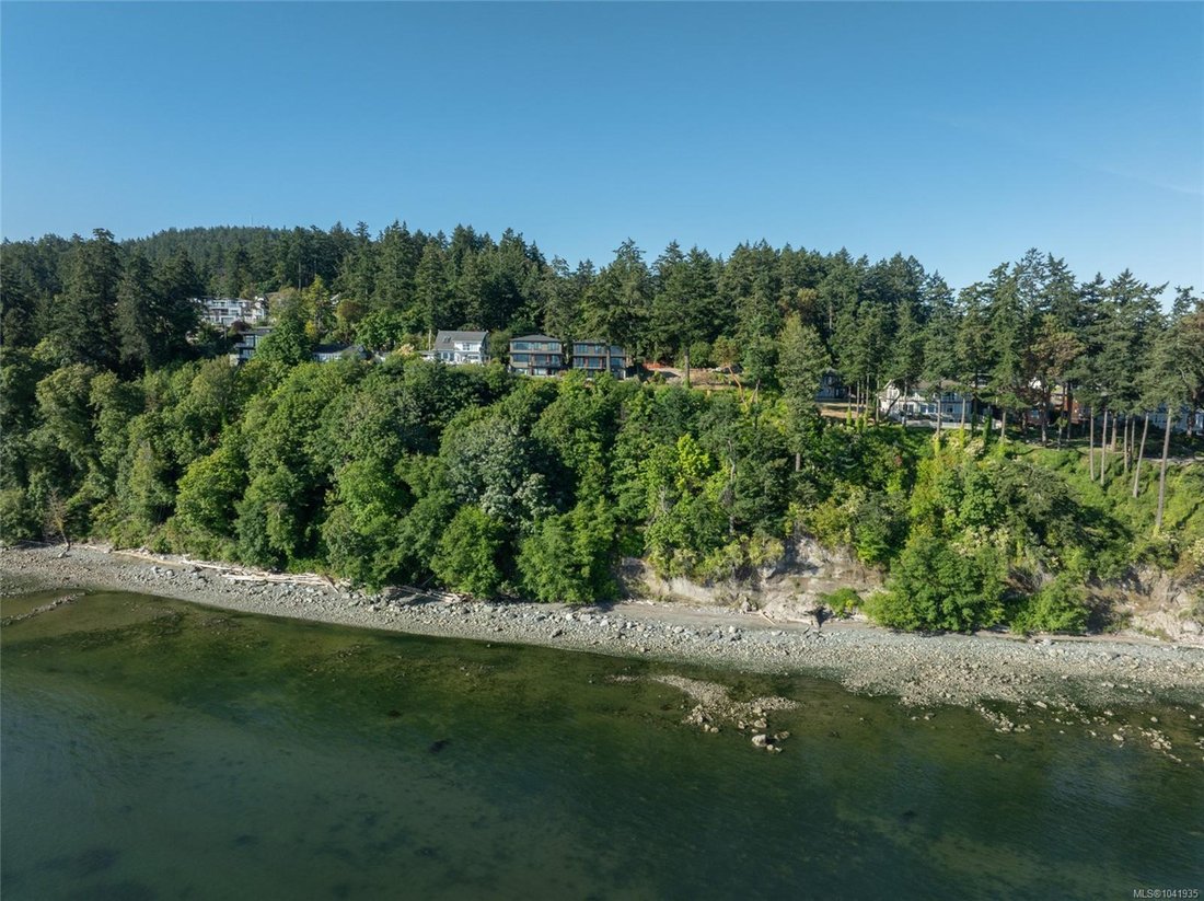 House in Saanich, British Columbia, Canada 5 - 18316720