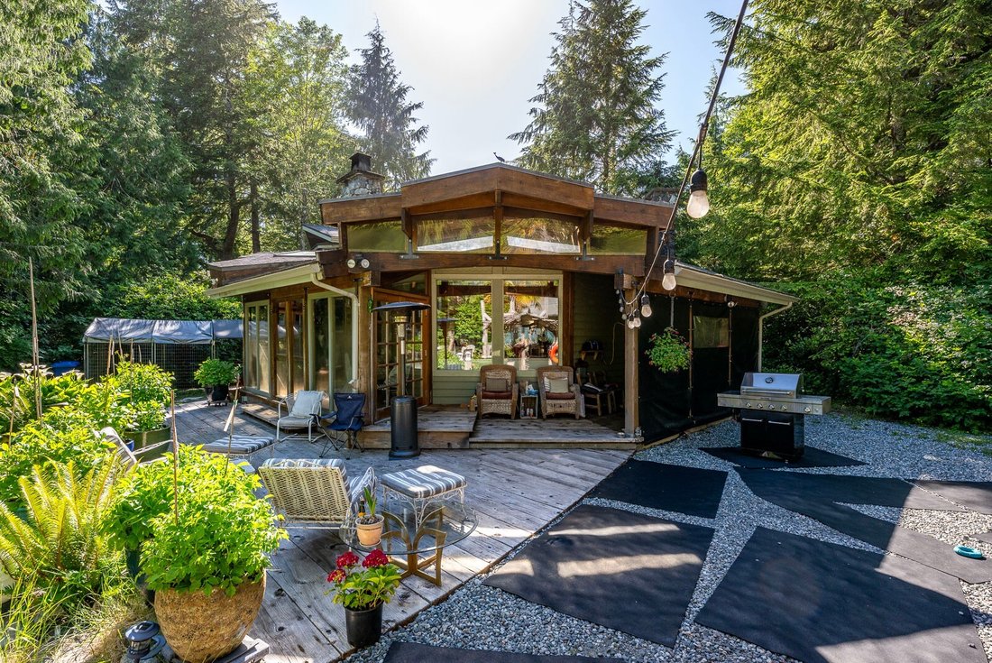 Tofino, British Columbia, Canada 1 - 15948540
