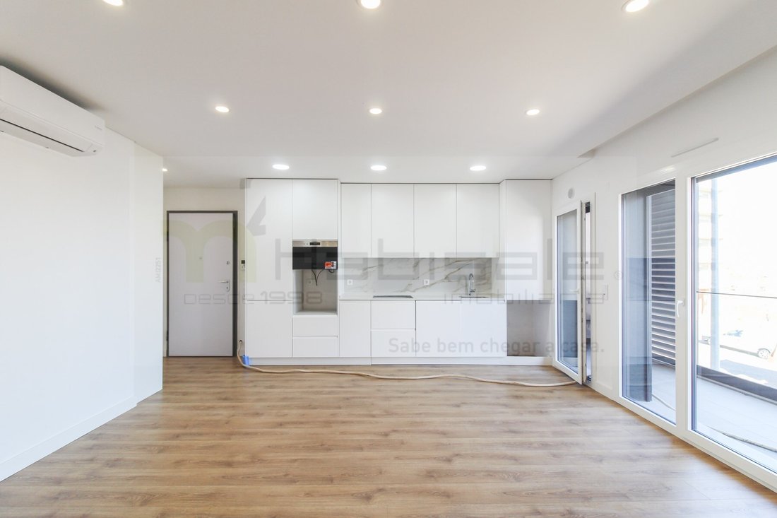 Apartment in Santo António dos Cavaleiros, Lisbon, Portugal 1 - 18316856