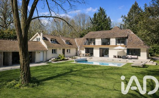 House in Ouest, Lamorlaye, France 1