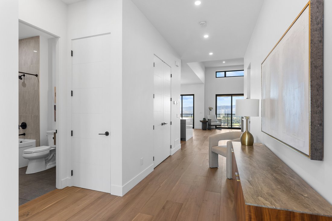 House in Kelowna, British Columbia, Canada 2 - 18316978
