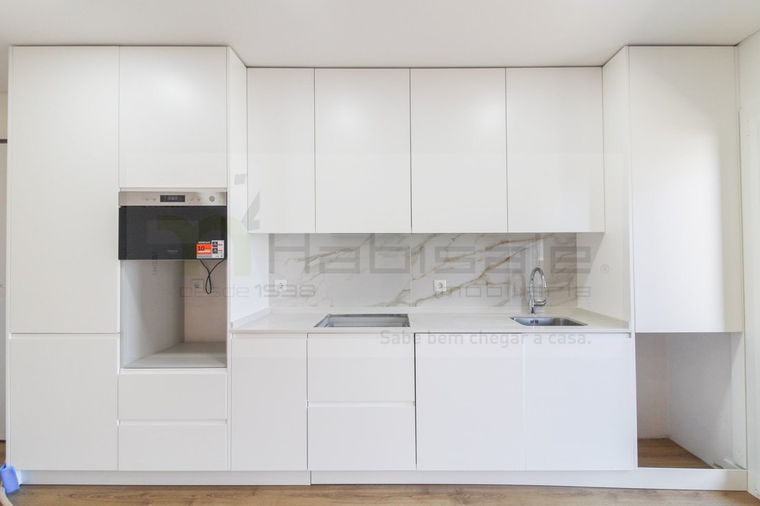 Apartment in Santo António dos Cavaleiros, Lisbon, Portugal 5 - 18316856