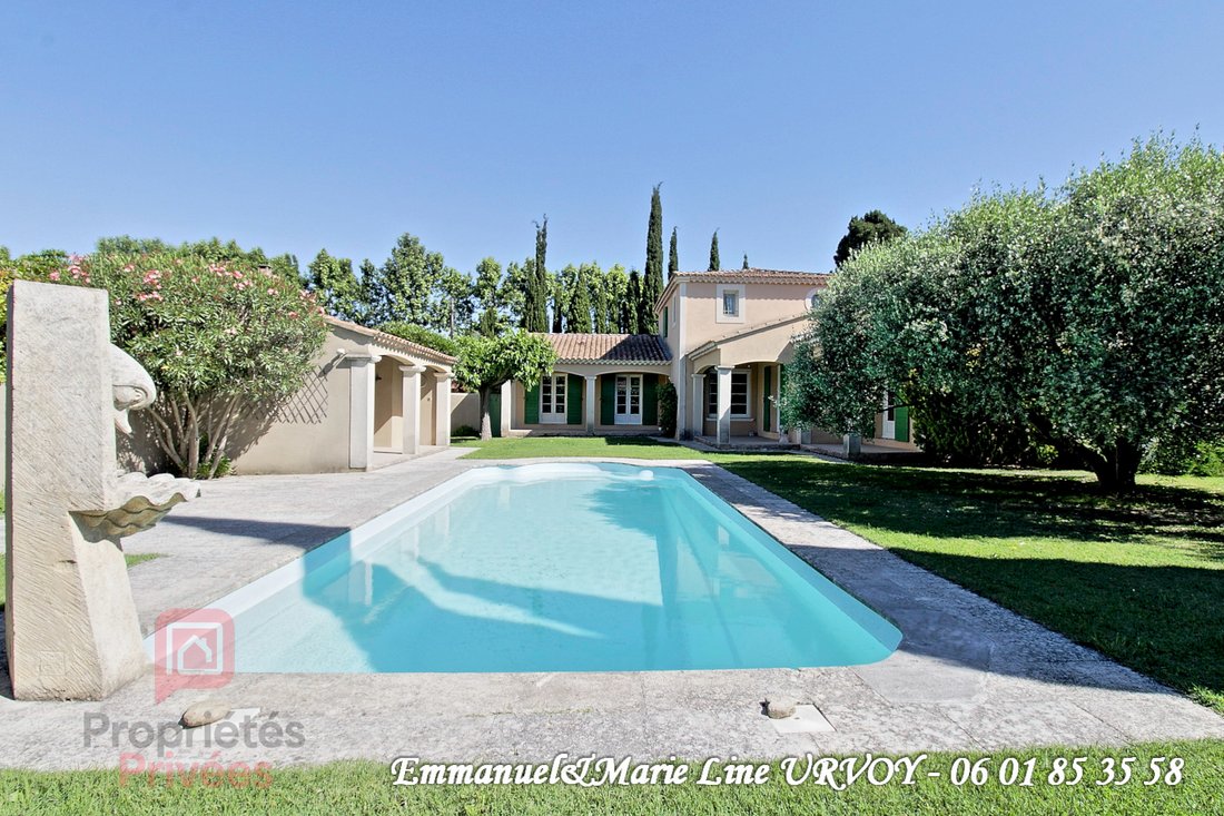 Villa in Graveson, Provence-Alpes-Côte d'Azur, France 1 - 17918668