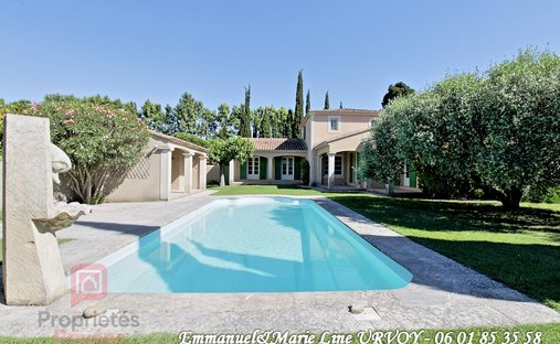 Villa in Graveson, Provence-Alpes-Côte d'Azur, France 1