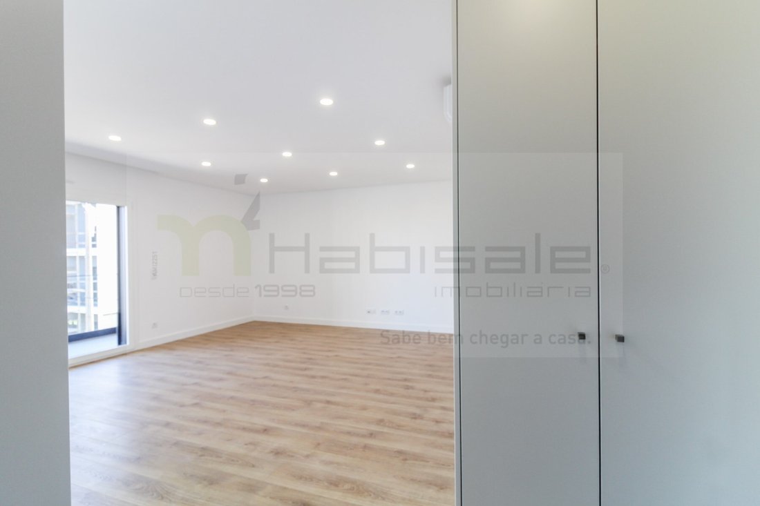 Apartment in Santo António dos Cavaleiros, Lisbon, Portugal 2 - 18316856