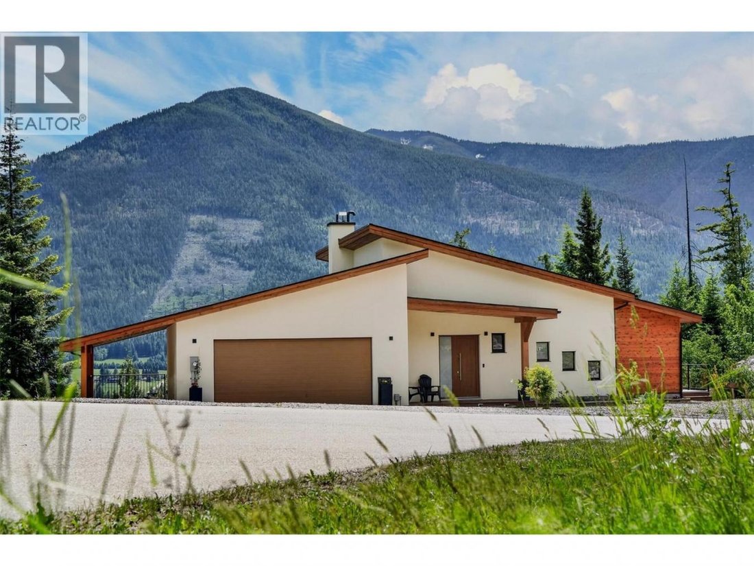 House in Nelson, British Columbia, Canada 2 - 18316793