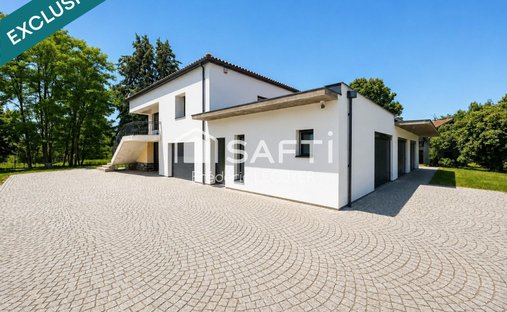 House in Saint-Beauzire, Auvergne-Rhône-Alpes, France 1