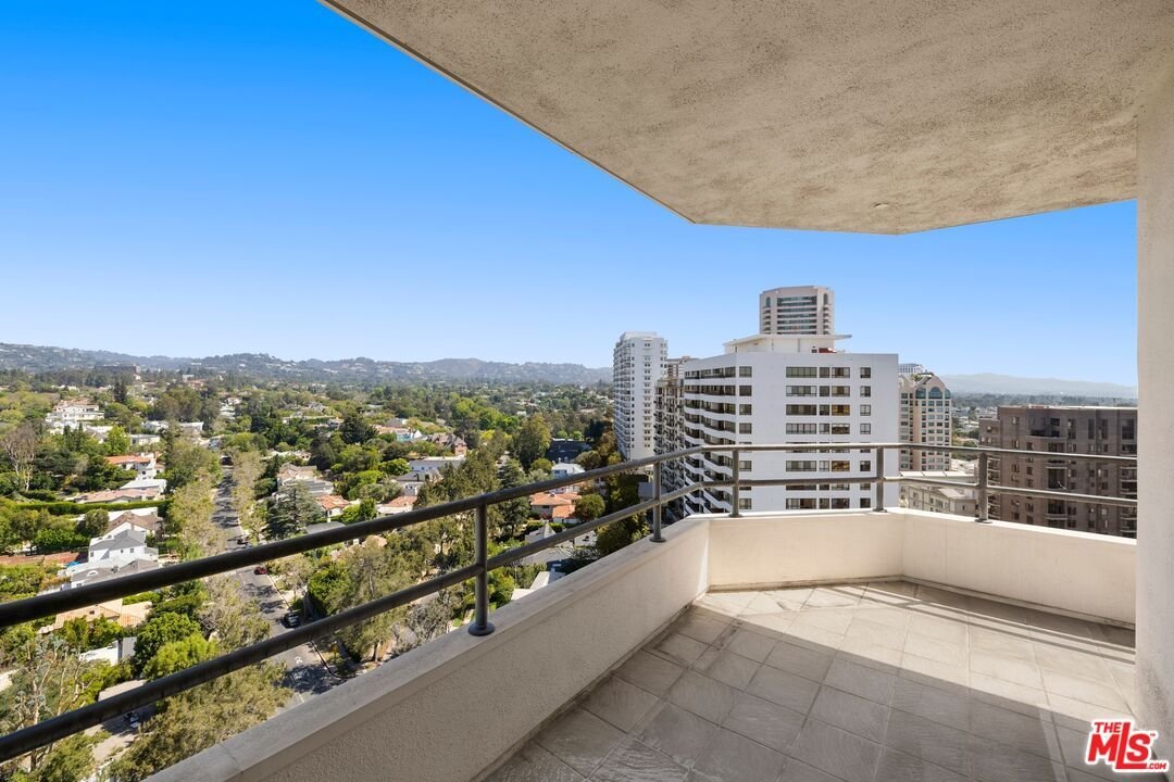 Condo in Los Angeles, California, United States 3 - 18317030