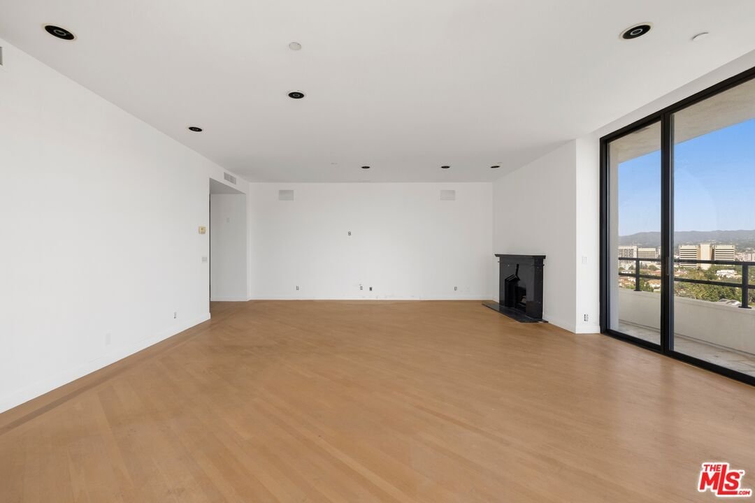 Condo in Los Angeles, California, United States 5 - 18317030