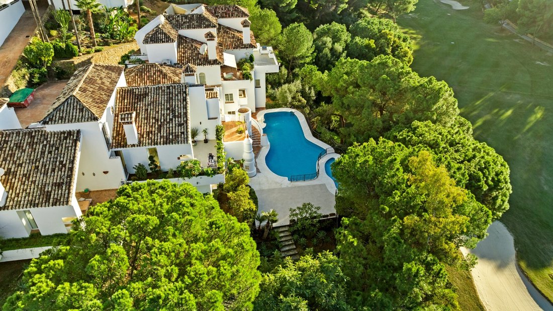 Apartment in La Quinta, Benahavis, Andalusia 1 - 18317188