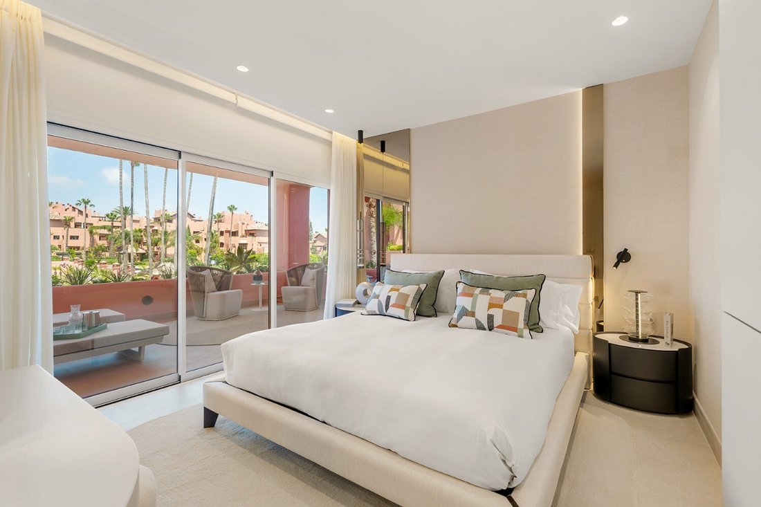 Apartment in Gualdalmansa, Estepona, Andalusia 3 - 18317179
