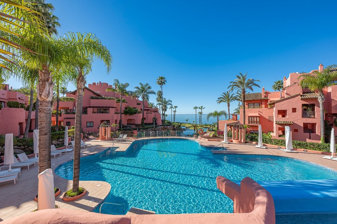 Apartment in Gualdalmansa, Estepona, Andalusia 1 - 18317179