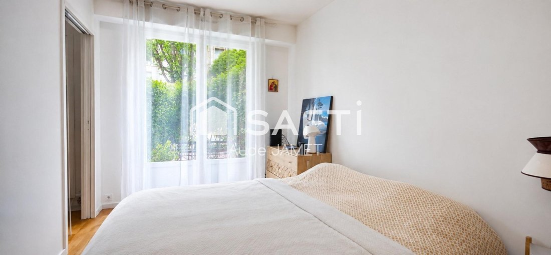 Apartment in Domaine National du Château, Versailles, France 5 - 18317615