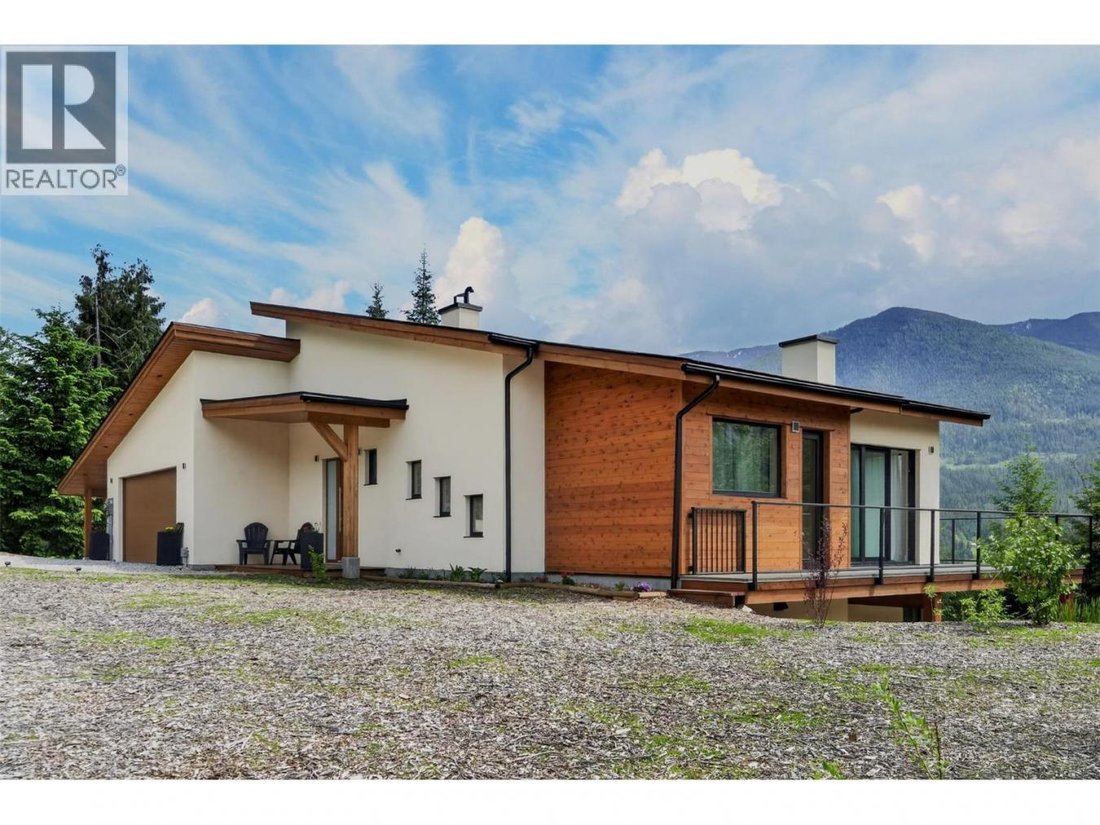 House in Nelson, British Columbia, Canada 5 - 18316793