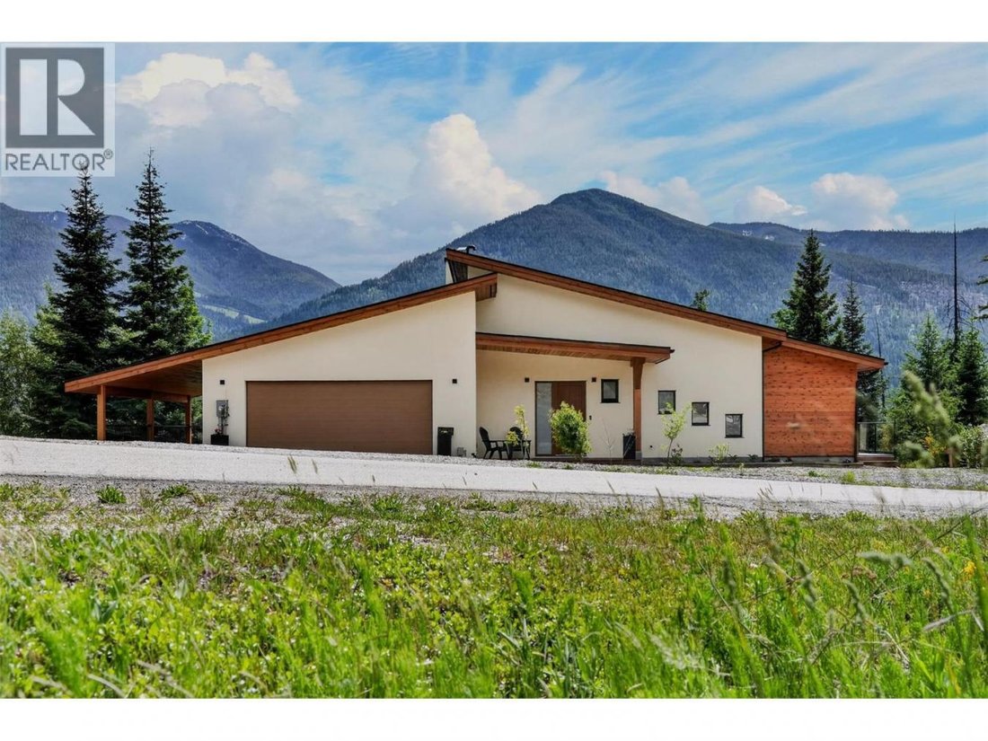 House in Nelson, British Columbia, Canada 3 - 18316793