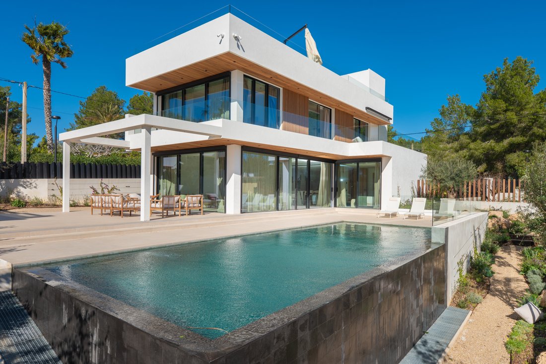 Villa in Cala Llenya, Santa Eularia des Riu, Balearic Islands 2 - 18317606