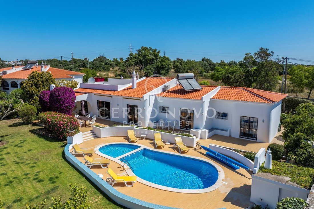 Villa in Alcantarilha, Algarve, Portugal 1 - 18317549