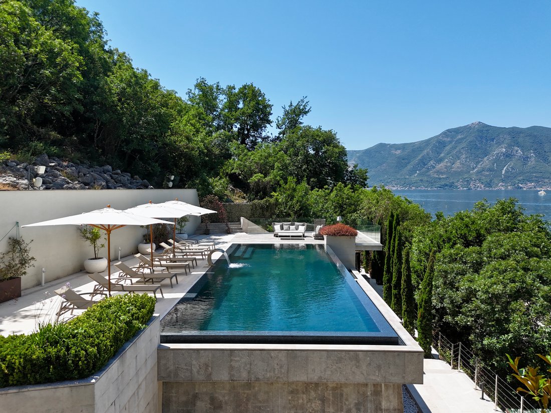 Villa in Orahovac, Kotor Municipality, Montenegro 2 - 18317532