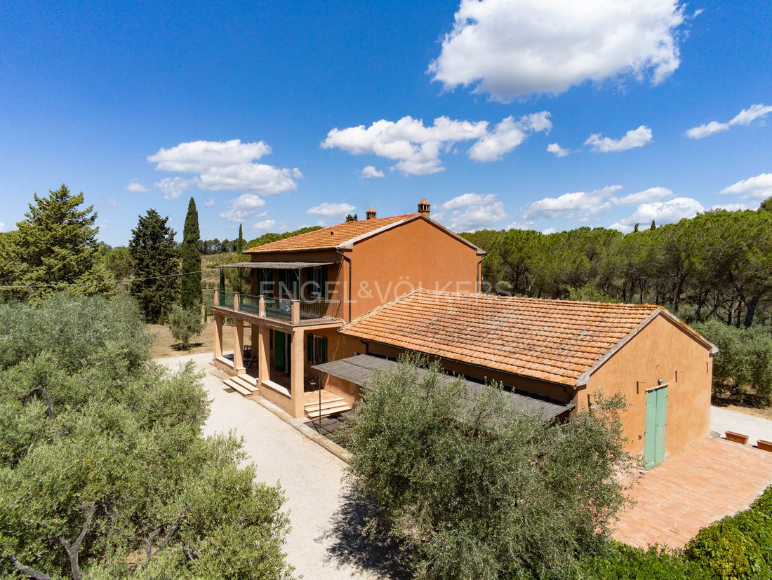 Estate in Gavorrano, Tuscany, Italy 4 - 13737446