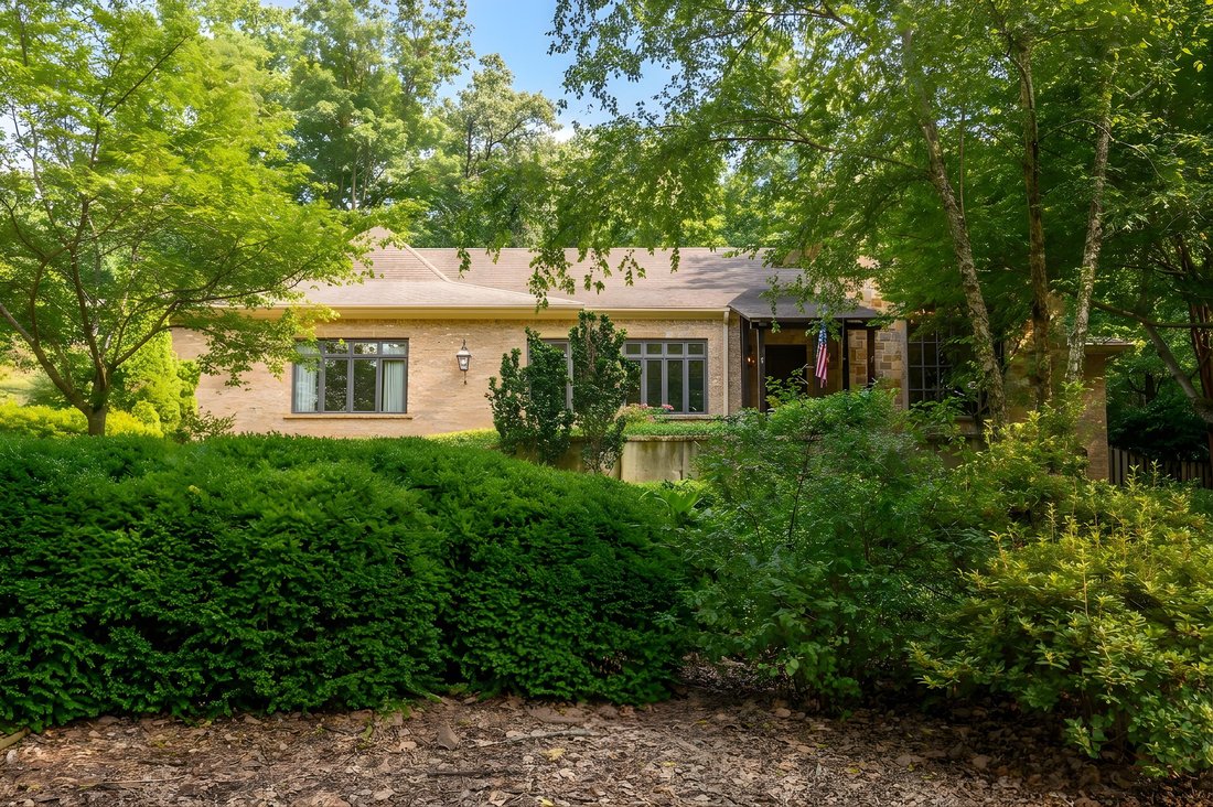 Vestavia Hills, Alabama, United States 4 - 18317706