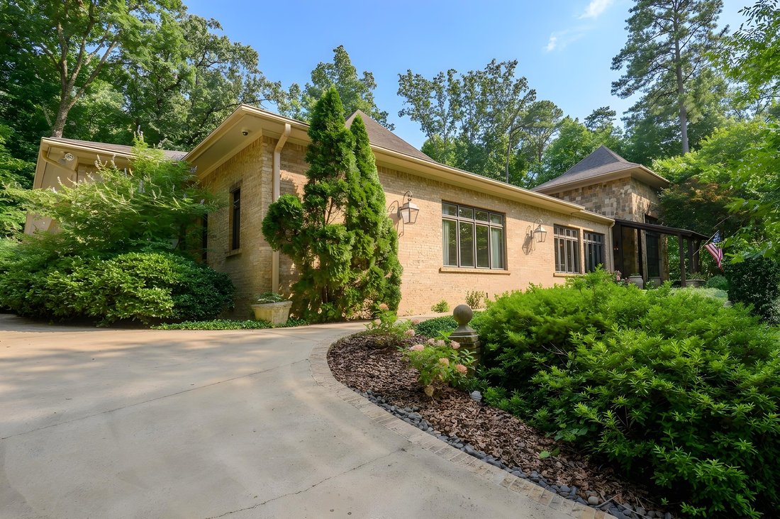 Vestavia Hills, Alabama, United States 1 - 18317706