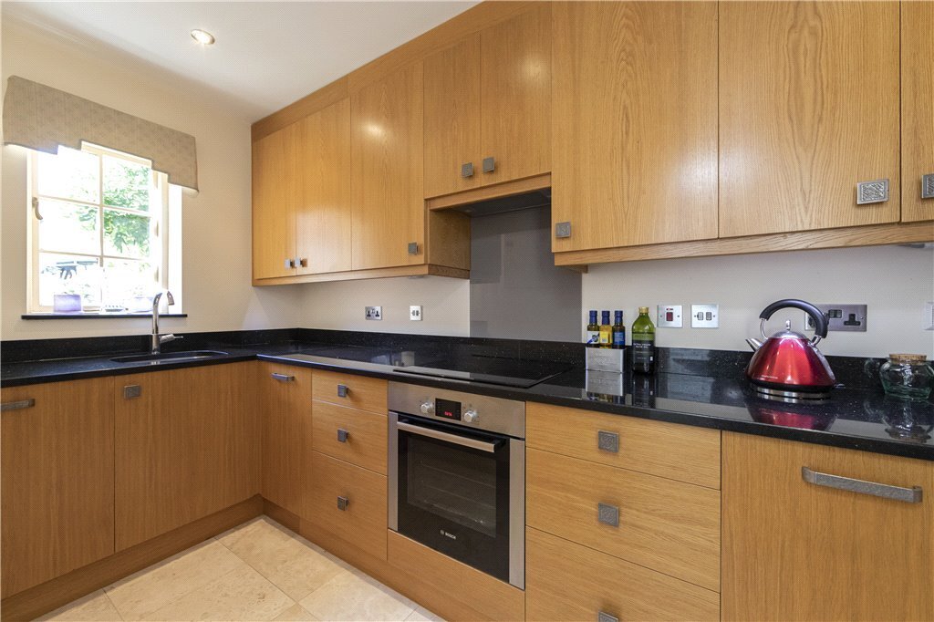 Apartment in Coombe, Royal Borough of Kingston upon Thames, England 4 - 18318440