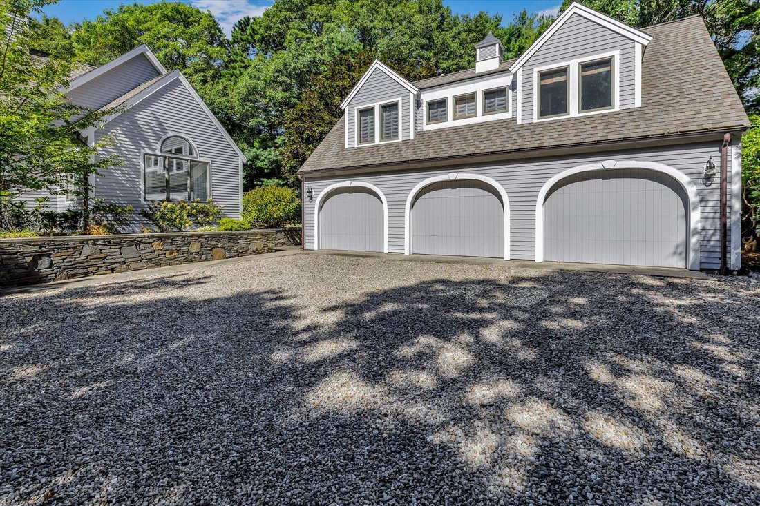 House in Mashpee, Massachusetts, United States 4 - 18319670