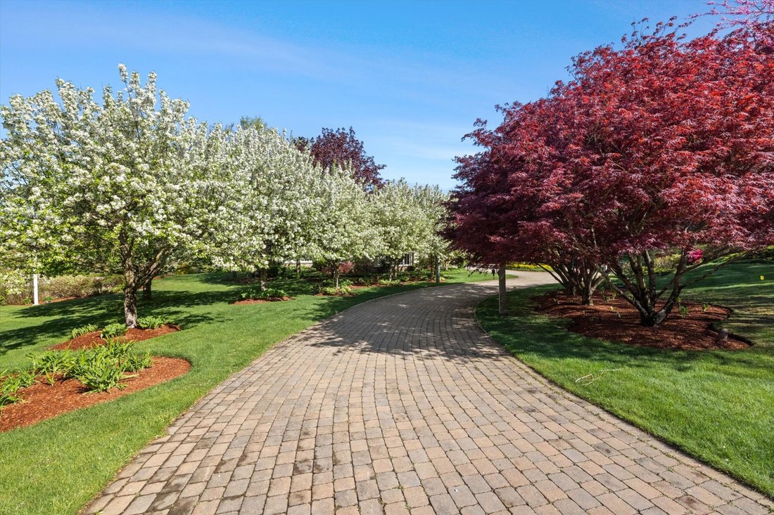 House in Hopkinton, Massachusetts, United States 2 - 18129602