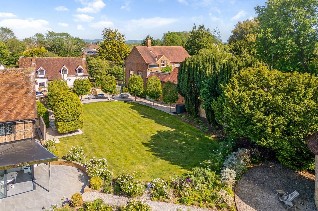 House in Haddenham, England 4 - 18319483