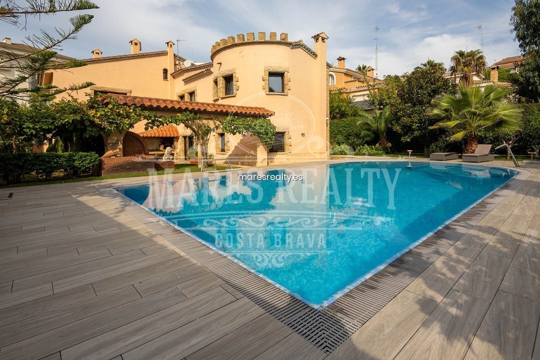 Villa in Lloret de Mar, Catalonia, Spain 1 - 18319884