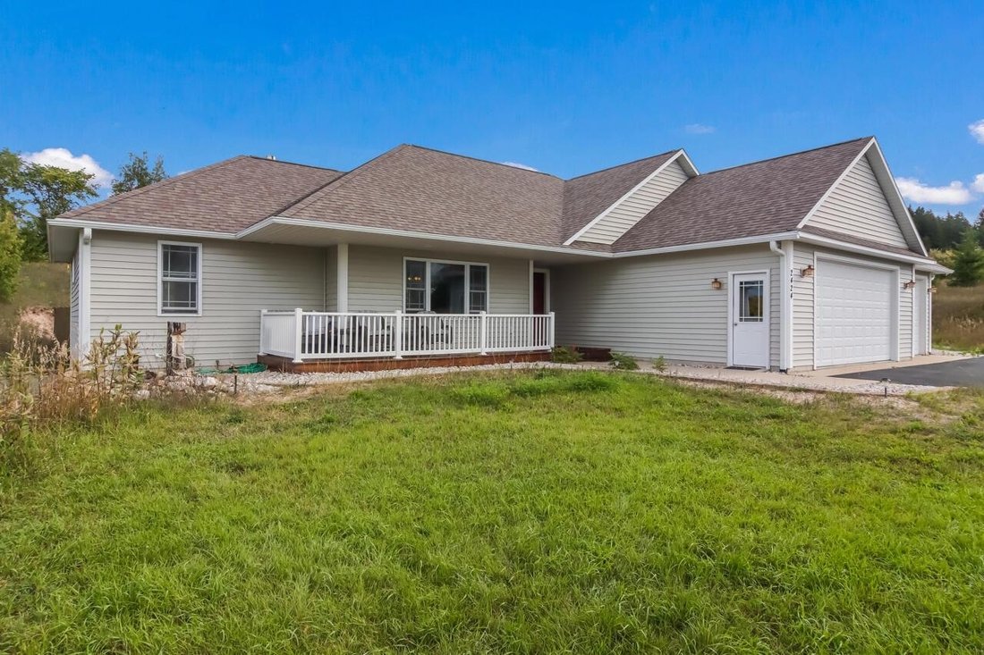 House in Traverse City, Michigan, United States 1 - 18321069