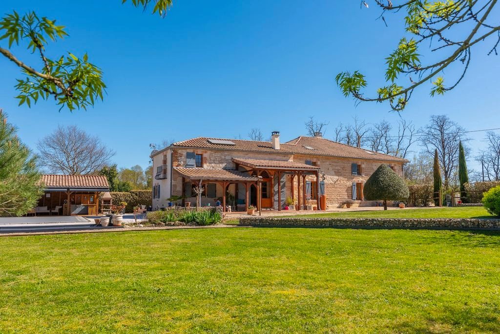 Country House in Saint-Nicolas-de-la-Grave, Occitania, France 1 - 18323164