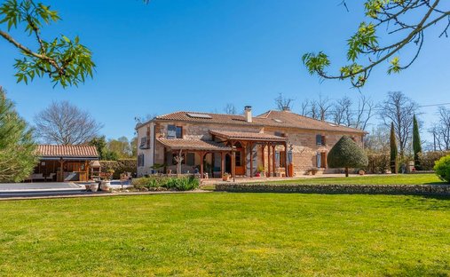 Country House in Saint-Nicolas-de-la-Grave, Occitania, France 1