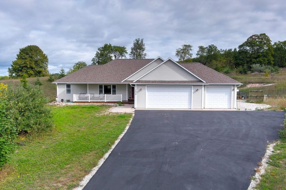 House in Traverse City, Michigan, United States 2 - 18321069