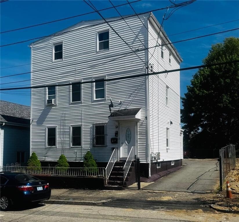 Cranston, Rhode Island, United States 1 - 18320973