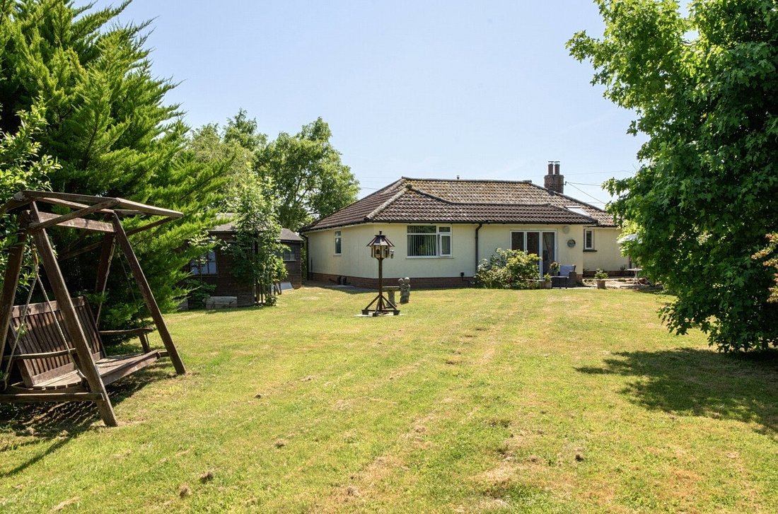 Bungalow in North Petherton, England 3 - 18317976