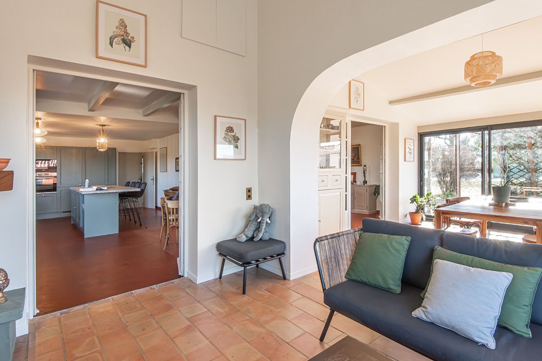 Villa in Uzès, Occitania, France 4 - 18323256