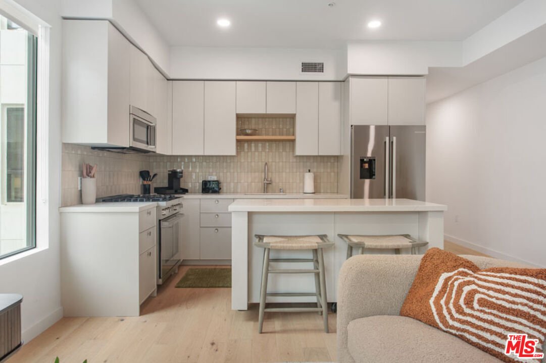 Los Angeles, California, United States 5 - 18322917